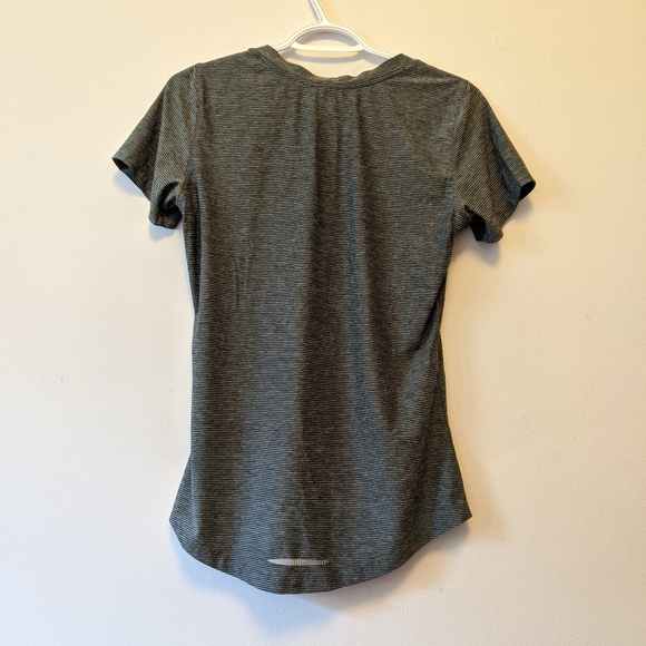 Under Armour Small Grey Perfect Pace Tee - Picture 2 of 3